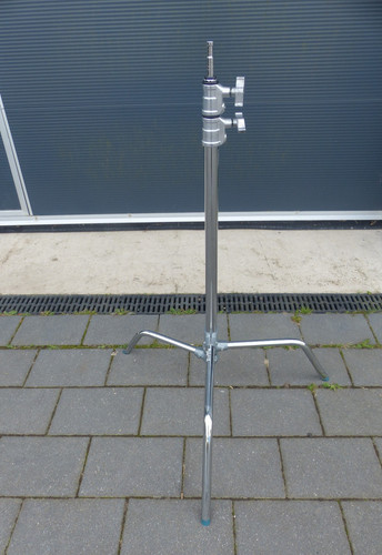 Avenger stand treppiede - avenger,